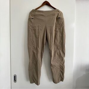 Mountain Hardwear Dynama High Rise Ankle Pant